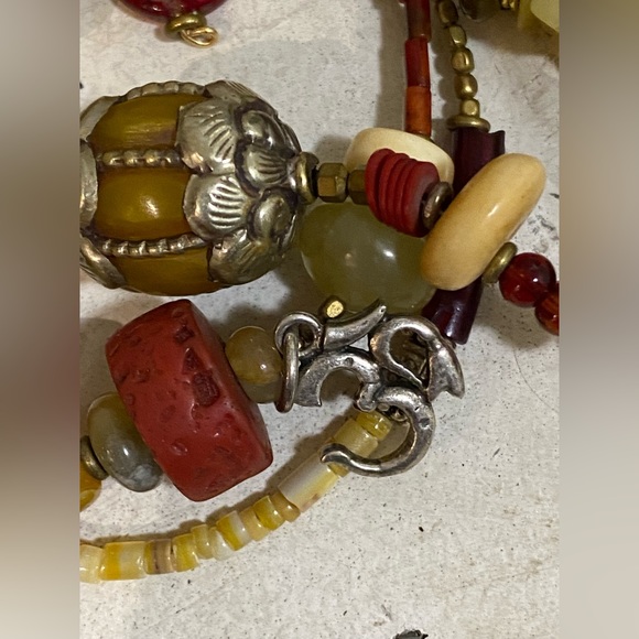 Amber, Agate & Coral Bracelet - Picture 3 of 9